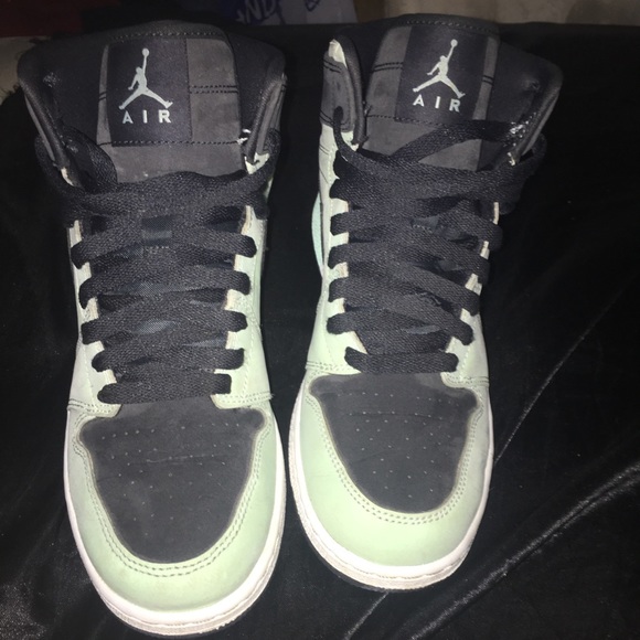 Shoes - Picture 2 of 6